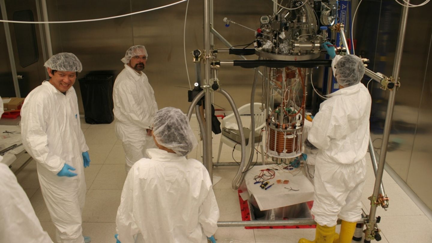 Jeff Martoff (second from left), the recipient of Temple’s first W. M. Keck grant, is also a longtime National Science Foundation-funded principal investigator in the DarkSide search for WIMP dark matter. In 2012, he helped assemble DarkSide 10, an earlier prototype of the current DarkSide WIMP detector, a mile underground at the Laboratorio Nazionale Gran Sasso, a particle physics laboratory near the Gran Sasso mountain in Italy.
Physicist Jeff Martoff and fellow researchers in a lab