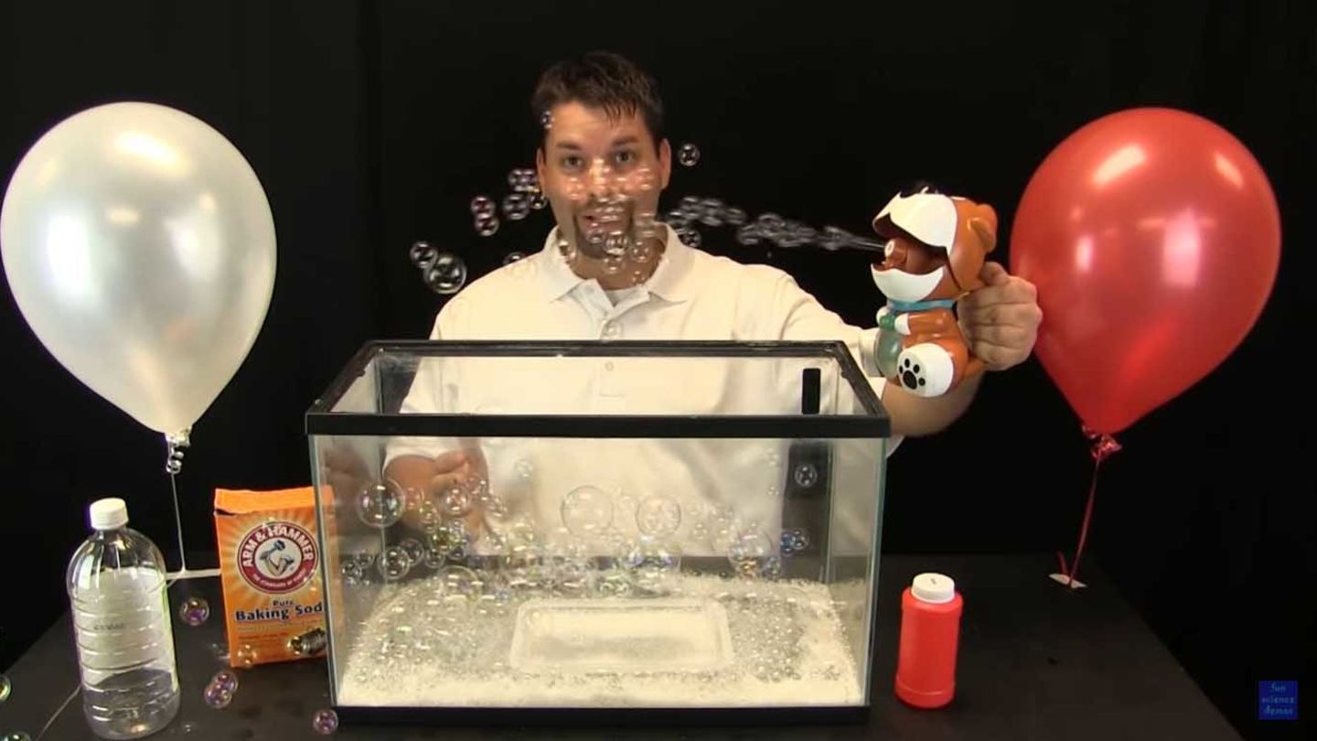 In this FunScienceDemo, Jared Hottenstein describes what a gas is and how we can "see" a gas. He is helped by Mitt, the bubble blowing dog. Science experiment demonstration