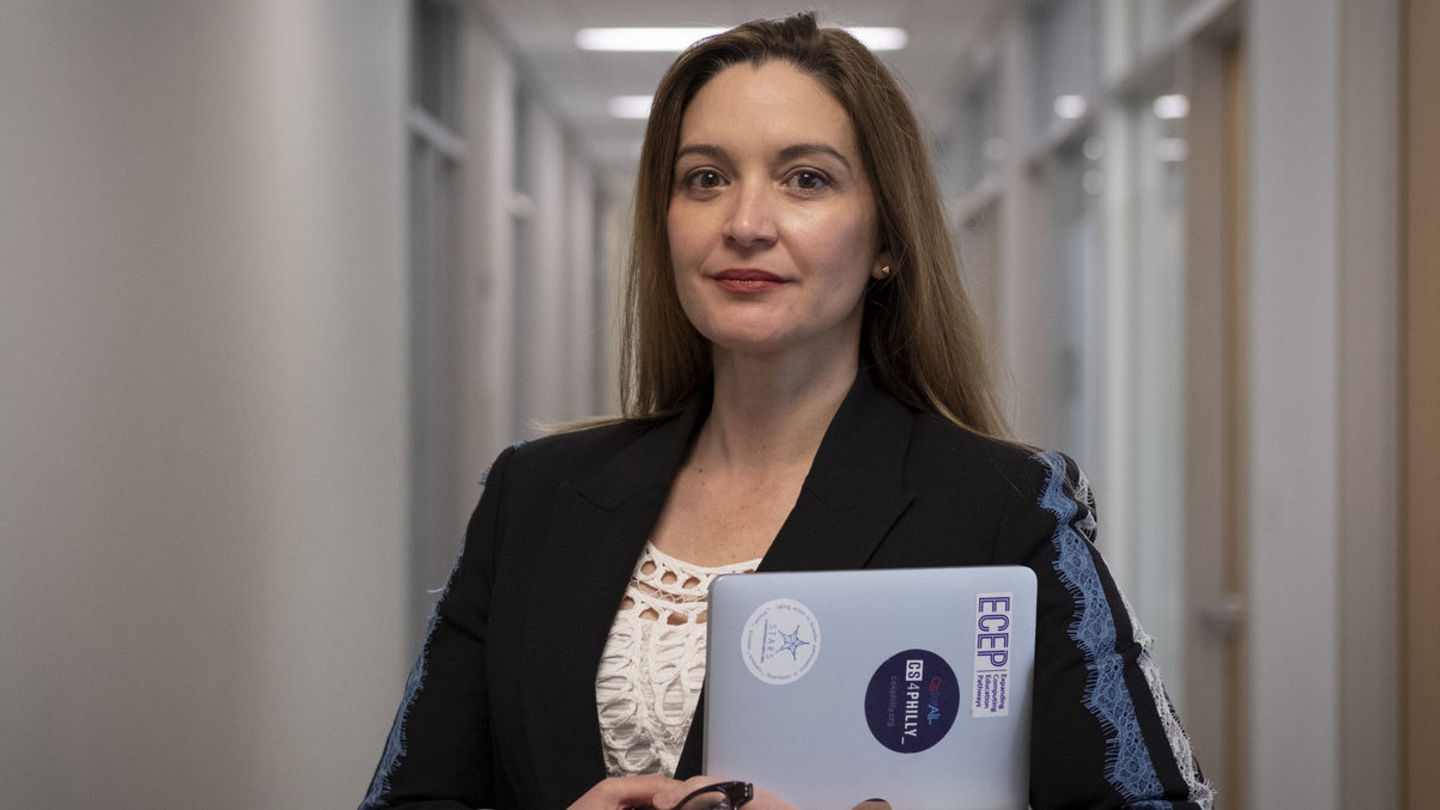 Jamie Payton has been executive director of STARS Computing Corps since 2014.
Image of Jamie Payton standing with her laptop in hand.